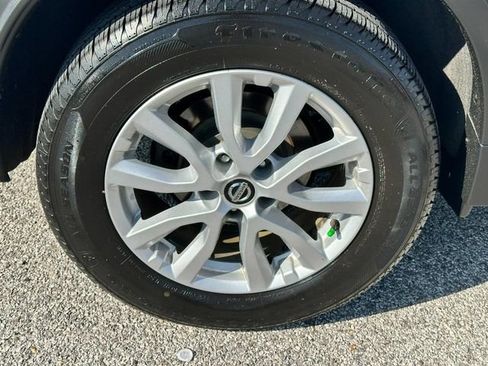 Used 2018 Nissan Rogue SV FWD image 6