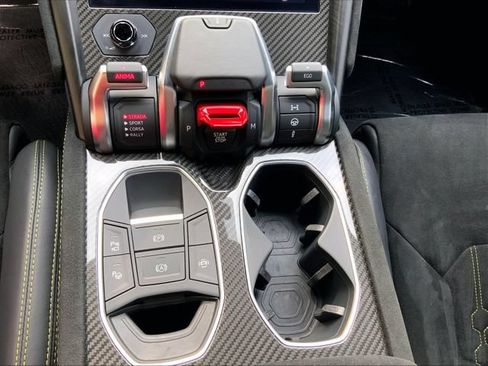 Used 2024 Lamborghini Urus Performante AWD/4WD image 35