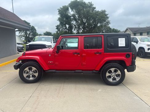 Used 2017 Jeep Wrangler Unlimited Sahara w/ Connectivity Group AWD/4WD image 2