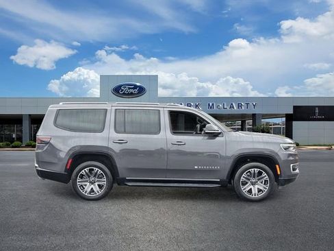 Used 2025 Jeep Wagoneer 4WD image 6