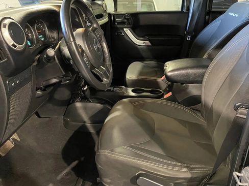 Used 2018 Jeep Wrangler Unlimited Rubicon w/ Connectivity Group image 11