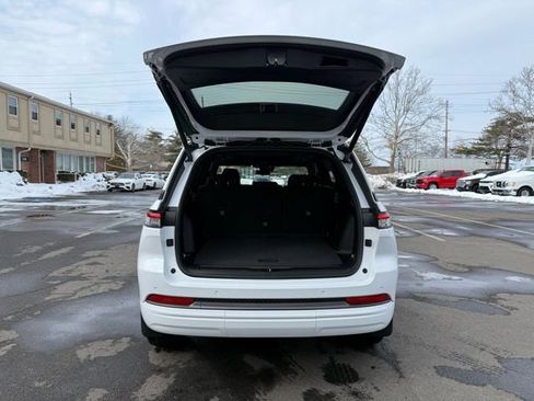 New 2026 Jeep Grand Cherokee Limited image 9