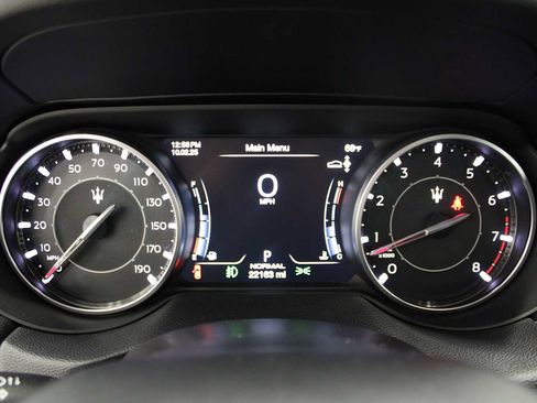 Used 2021 Maserati Levante image 5