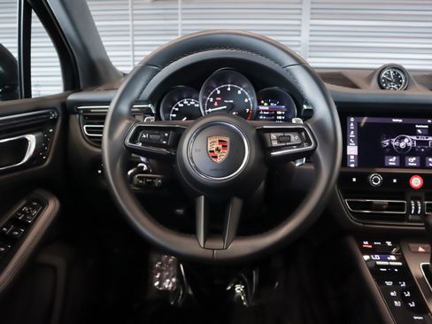 Certified 2026 Porsche Macan AWD/4WD image 15