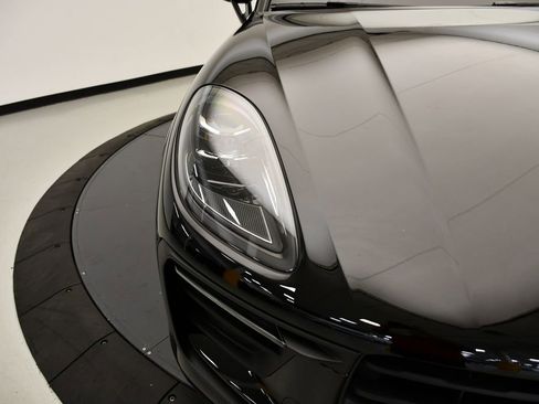 Certified 2025 Porsche Macan image 14