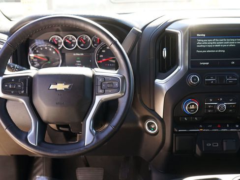 Used 2022 Chevrolet Silverado 1500 LT AWD/4WD image 19