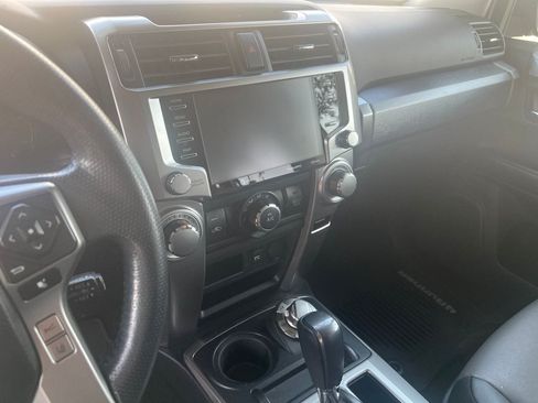 Used 2020 Toyota 4Runner SR5 Premium w/ Moonroof Package AWD/4WD image 9