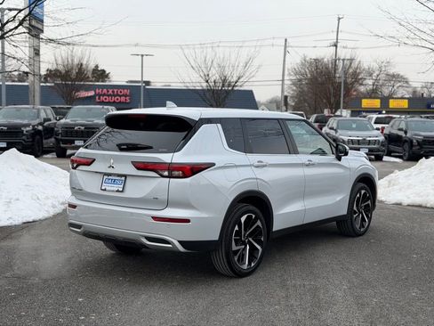 Used 2024 Mitsubishi Outlander AWD image 5