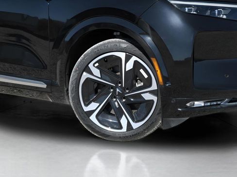 Used 2024 VinFast VF 9 Plus image 32