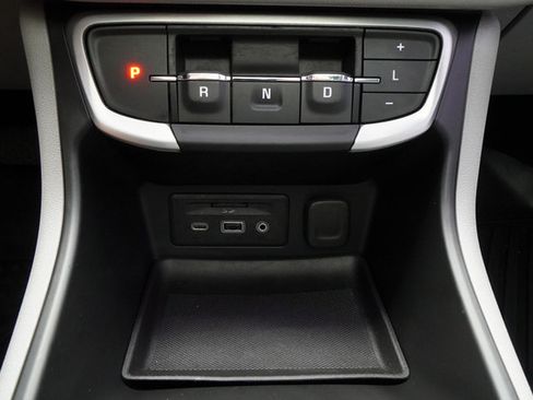 Used 2022 GMC Terrain SLT w/ Infotainment Package II FWD image 17