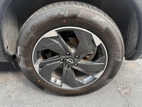 Used 2024 Nissan Rogue SV FWD image 32