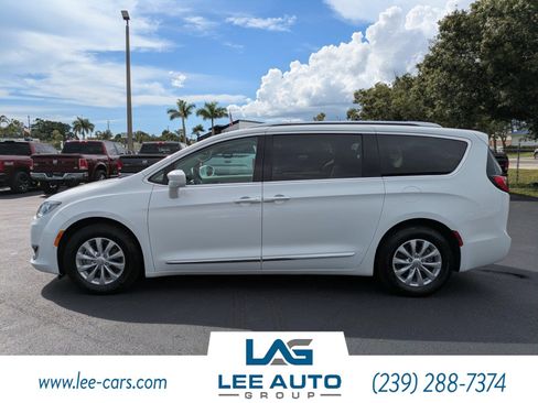 Used 2018 Chrysler Pacifica Touring-L w/ Advanced Safetytec Group FWD image 6