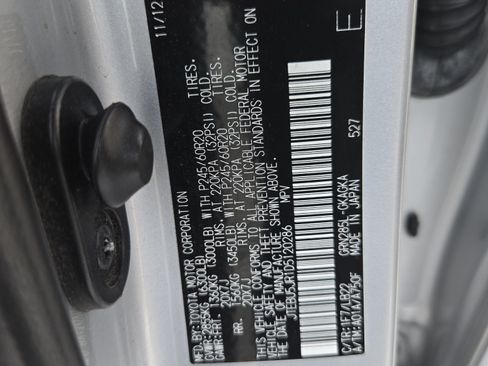 Used 2013 Toyota 4Runner Limited AWD/4WD image 32