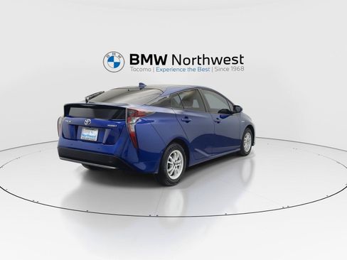 Used 2018 Toyota Prius Two w/ Prius Two Safety Plus Package FWD image 3