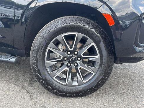 Used 2023 Chevrolet Tahoe Z71 w/ Luxury Package AWD/4WD image 4