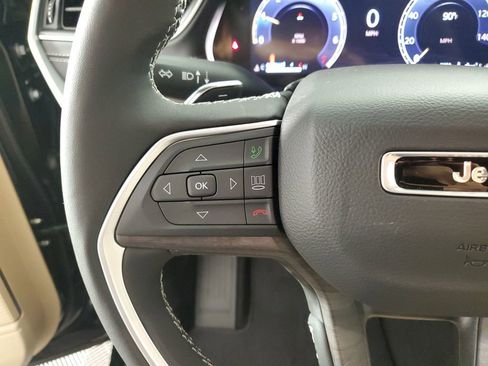 New 2025 Jeep Grand Cherokee Limited w/ Black Appearance Package image 22