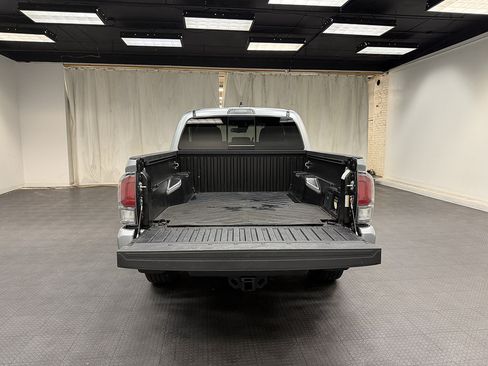 Used 2022 Toyota Tacoma TRD Sport AWD/4WD image 12