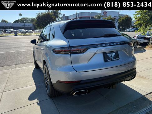 Used 2021 Porsche Cayenne AWD/4WD image 5