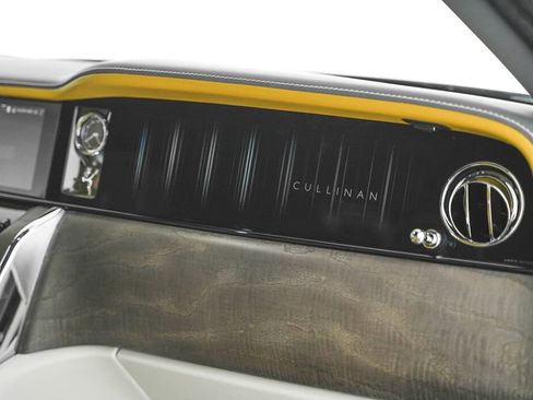 New 2025 Rolls-Royce Cullinan image 29