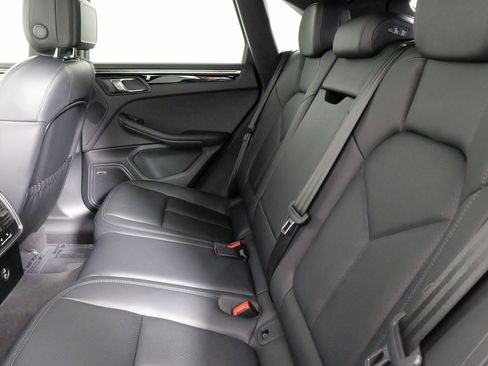 Used 2025 Porsche Macan image 40