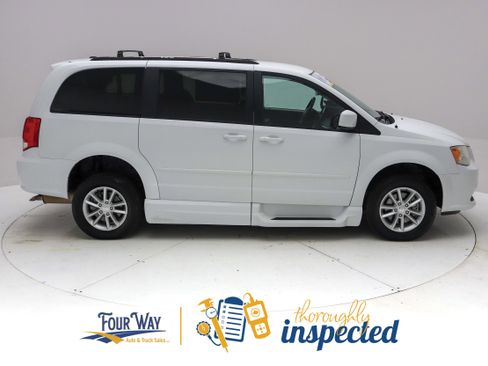 Used 2014 Dodge Grand Caravan SXT w/ Rear Park Assist Package FWD image 3