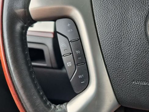 Used 2010 Cadillac Escalade Luxury AWD/4WD image 24