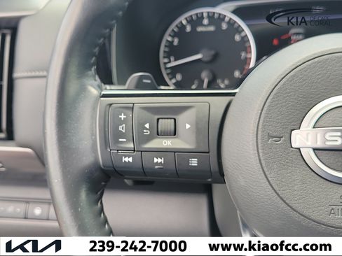 Used 2024 Nissan Pathfinder SL w/ Black Appearance Package FWD image 25
