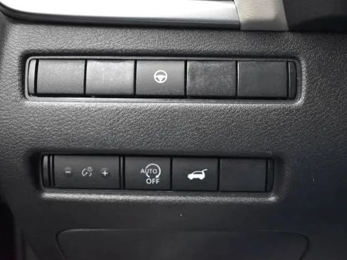 Used 2025 Nissan Rogue SV FWD image 22