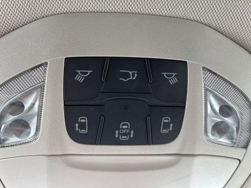 Certified 2024 Chrysler Pacifica Touring-L image 31