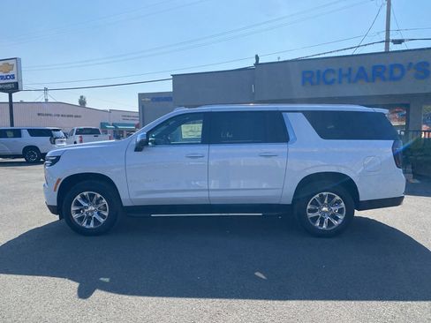 New 2026 Chevrolet Suburban Premier image 7