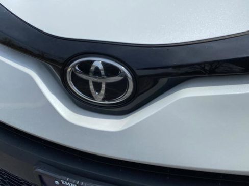 Used 2020 Toyota C-HR XLE FWD image 37
