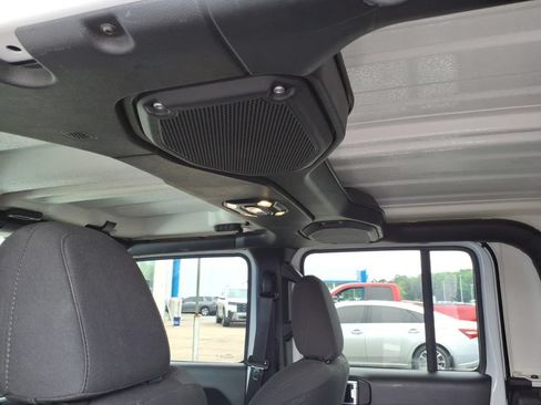 Used 2023 Jeep Gladiator Sport AWD/4WD image 9