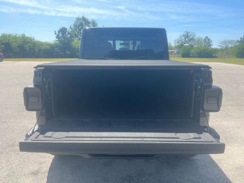 Used 2024 Jeep Gladiator Sport image 11