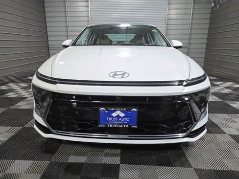 Used 2025 Hyundai Sonata Limited FWD image 3