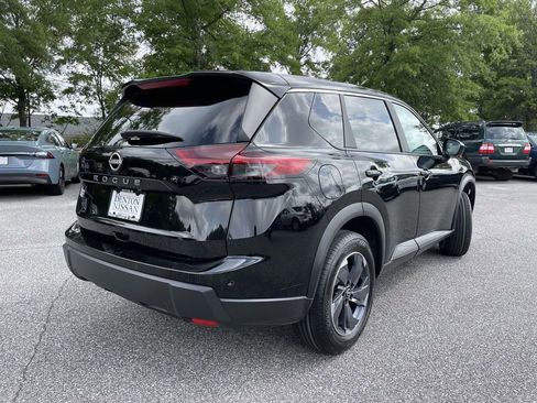 Used 2025 Nissan Rogue SV FWD image 3