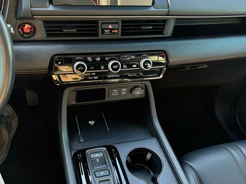 Used 2023 Honda Pilot TrailSport image 17