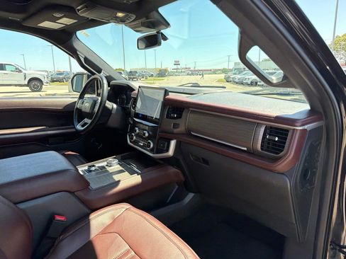 Used 2024 Ford Expedition Max Limited AWD/4WD image 24