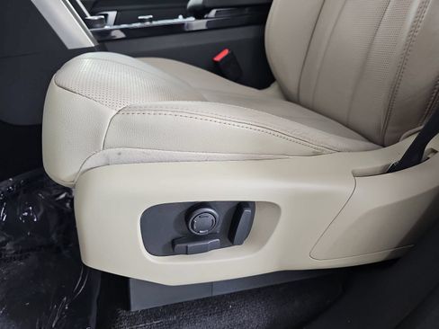 Used 2017 Land Rover Discovery HSE AWD/4WD image 29