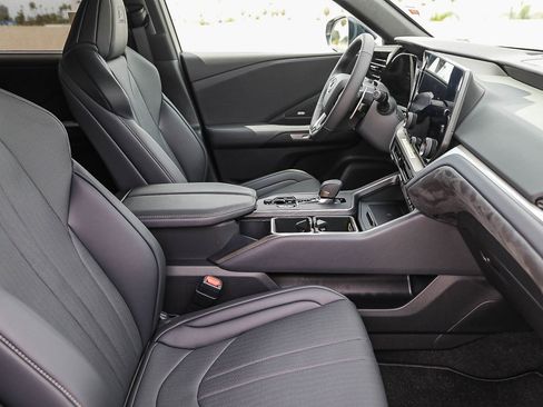 New 2026 Lexus TX 500h AWD image 16