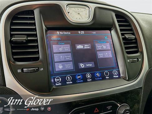 Used 2018 Chrysler 300 Limited image 33