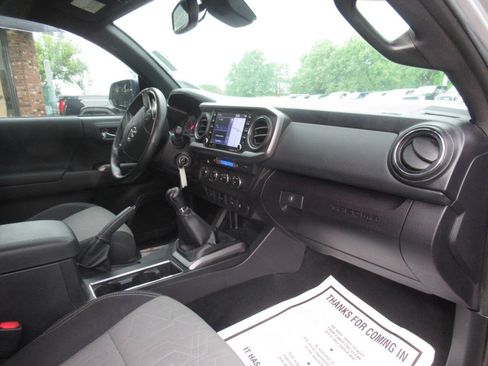 Used 2021 Toyota Tacoma TRD Sport w/ TRD Premium Sport Package AWD/4WD image 9