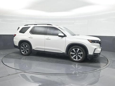 Used 2023 Honda Pilot Elite image 11