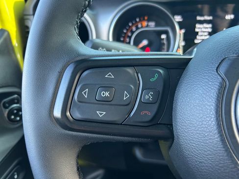 Used 2023 Jeep Gladiator Sport AWD/4WD image 18
