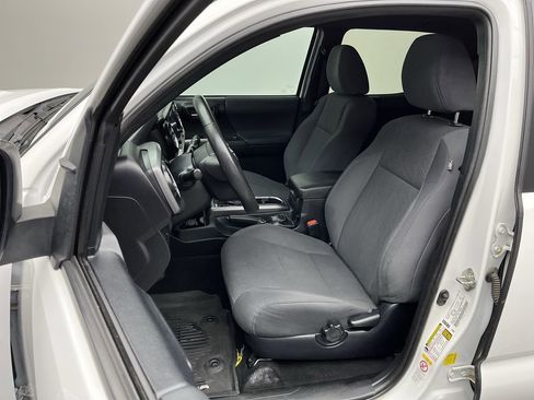 Used 2019 Toyota Tacoma TRD Sport image 9