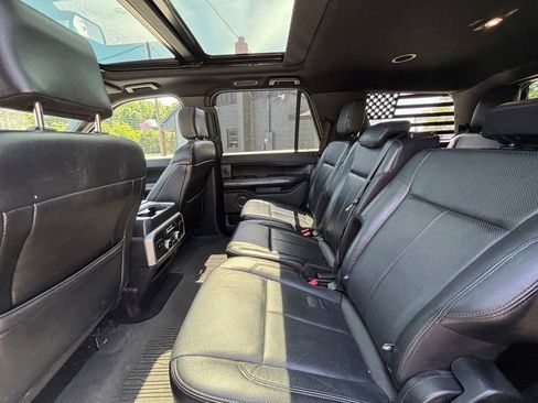 Used 2018 Ford Expedition XLT w/ Equipment Group 202A AWD/4WD image 22