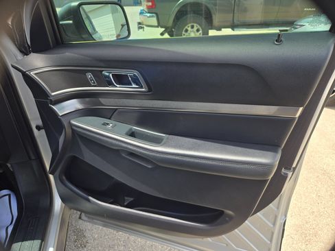 Used 2019 Ford Explorer XLT w/ Equipment Group 202A FWD image 27