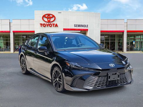 Used 2025 Toyota Camry SE FWD image 2