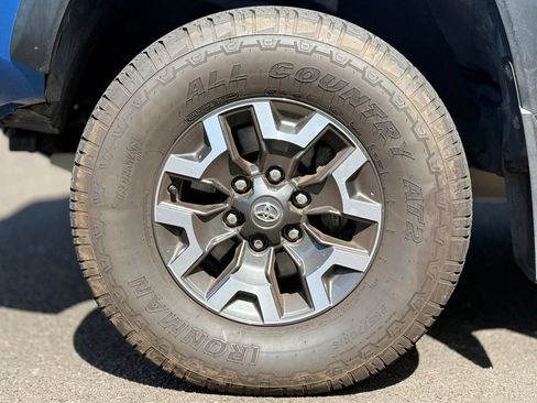 Used 2018 Toyota Tacoma TRD Off-Road AWD/4WD image 9
