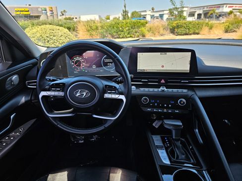 Used 2023 Hyundai Elantra Limited FWD image 19