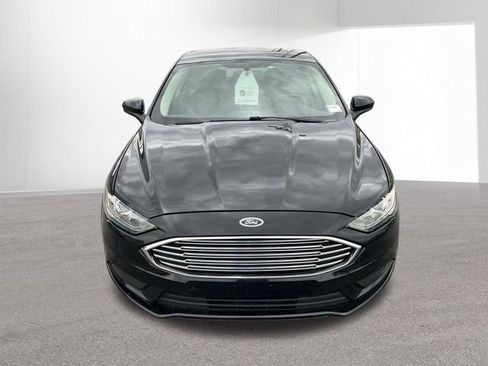 Used 2017 Ford Fusion SE w/ Fusion SE Technology Package FWD image 6